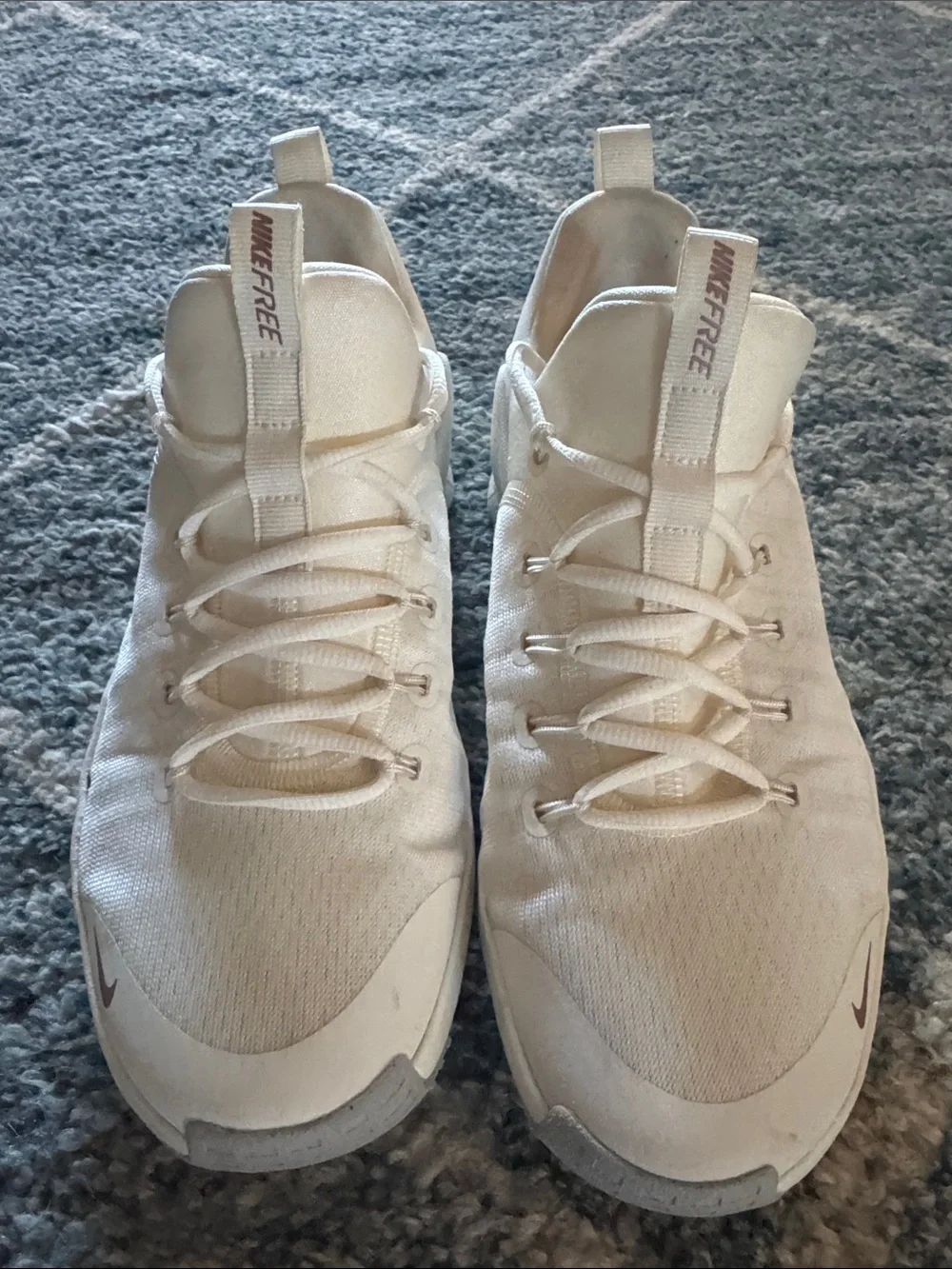 Nike Metcon Women's Lightweight Training Sneakers in Cream with Blush Accents - Picture 2 of 4